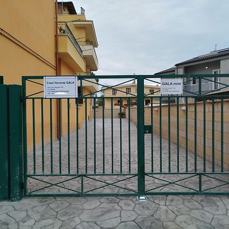 Gala Mini Apartment Fiumicino Luaran gambar
